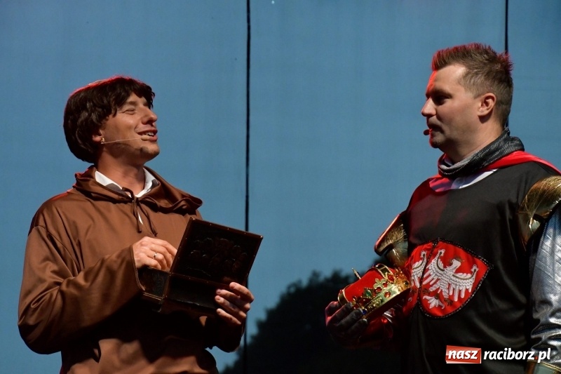 Zdjęcie w galerii na portalu naszraciborz.pl: Kabaret Młodych Panów na finał Dni Kuźni Raciborskiej wiadomości z regionu