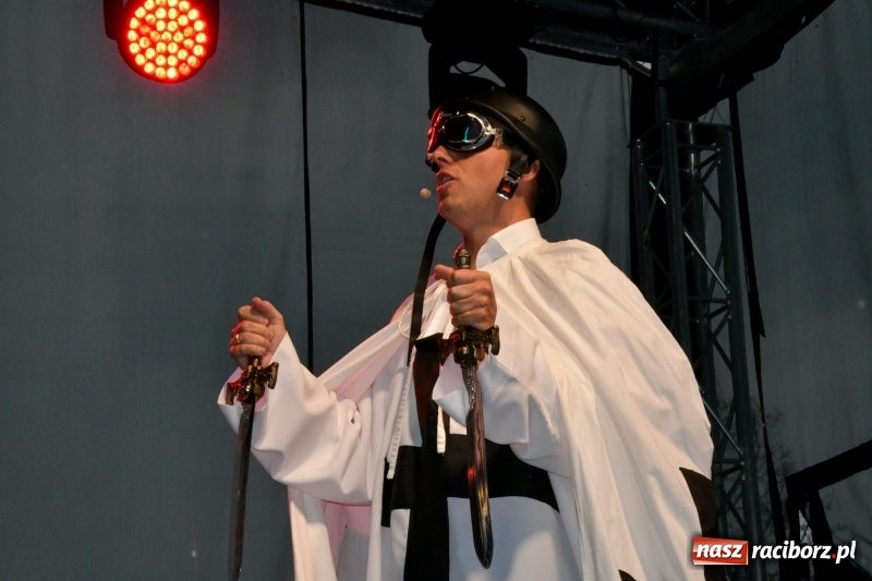 Zdjęcie w galerii na portalu naszraciborz.pl: Kabaret Młodych Panów na finał Dni Kuźni Raciborskiej wiadomości z regionu