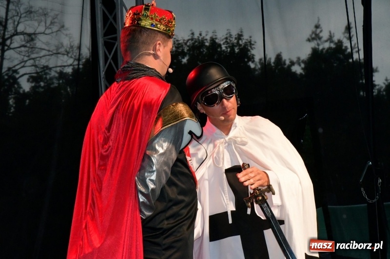 Zdjęcie w galerii na portalu naszraciborz.pl: Kabaret Młodych Panów na finał Dni Kuźni Raciborskiej wiadomości z regionu