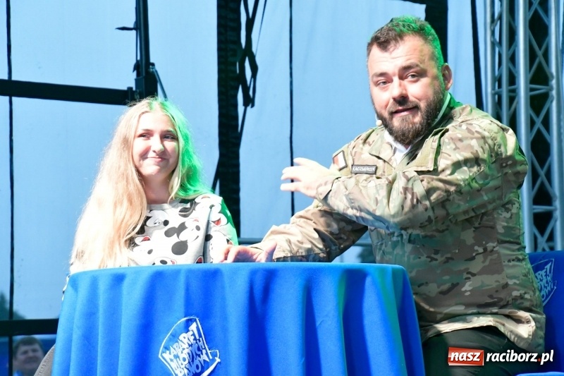 Zdjęcie w galerii na portalu naszraciborz.pl: Kabaret Młodych Panów na finał Dni Kuźni Raciborskiej wiadomości z regionu