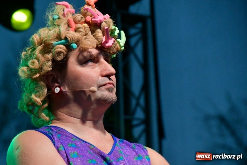 Zdjęcie w galerii na portalu naszraciborz.pl: Kabaret Młodych Panów na finał Dni Kuźni Raciborskiej wiadomości z regionu