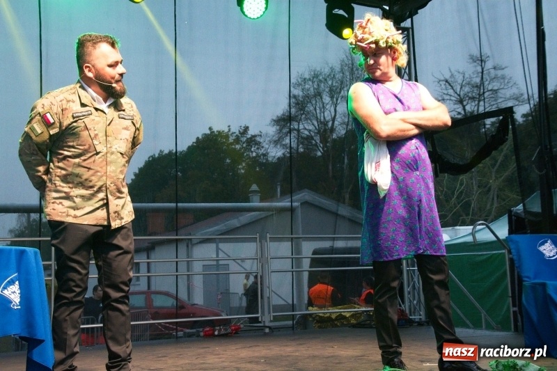 Zdjęcie w galerii na portalu naszraciborz.pl: Kabaret Młodych Panów na finał Dni Kuźni Raciborskiej wiadomości z regionu