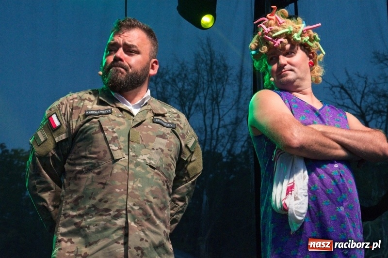 Zdjęcie w galerii na portalu naszraciborz.pl: Kabaret Młodych Panów na finał Dni Kuźni Raciborskiej wiadomości z regionu