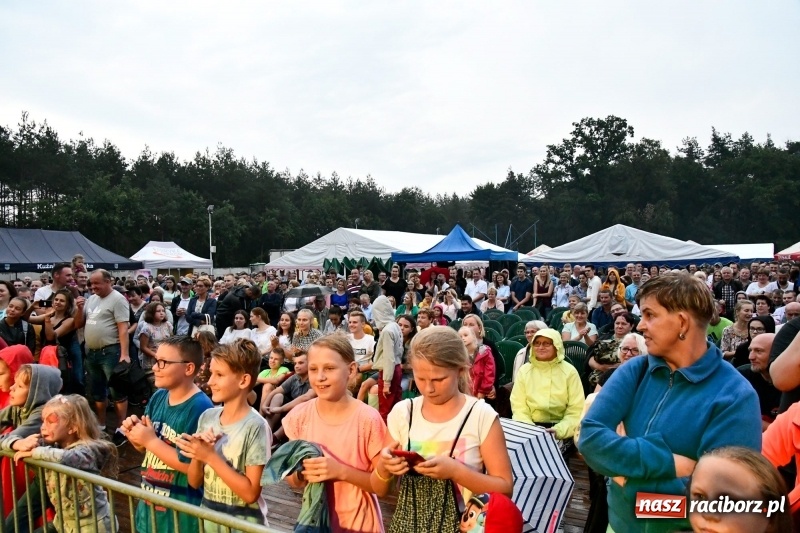 Zdjęcie w galerii na portalu naszraciborz.pl: Kabaret Młodych Panów na finał Dni Kuźni Raciborskiej wiadomości z regionu
