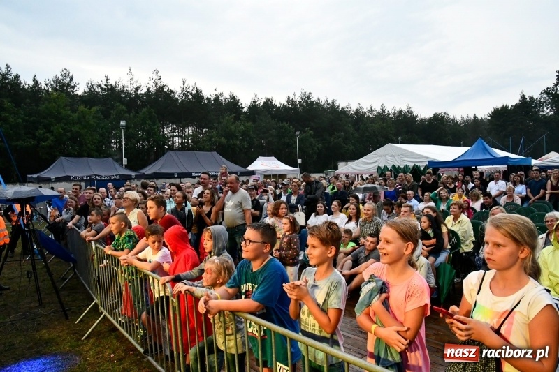 Zdjęcie w galerii na portalu naszraciborz.pl: Kabaret Młodych Panów na finał Dni Kuźni Raciborskiej wiadomości z regionu