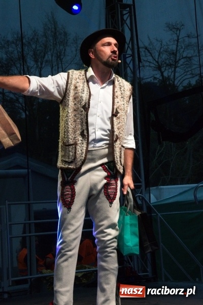 Zdjęcie w galerii na portalu naszraciborz.pl: Kabaret Młodych Panów na finał Dni Kuźni Raciborskiej wiadomości z regionu