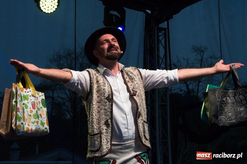 Zdjęcie w galerii na portalu naszraciborz.pl: Kabaret Młodych Panów na finał Dni Kuźni Raciborskiej wiadomości z regionu