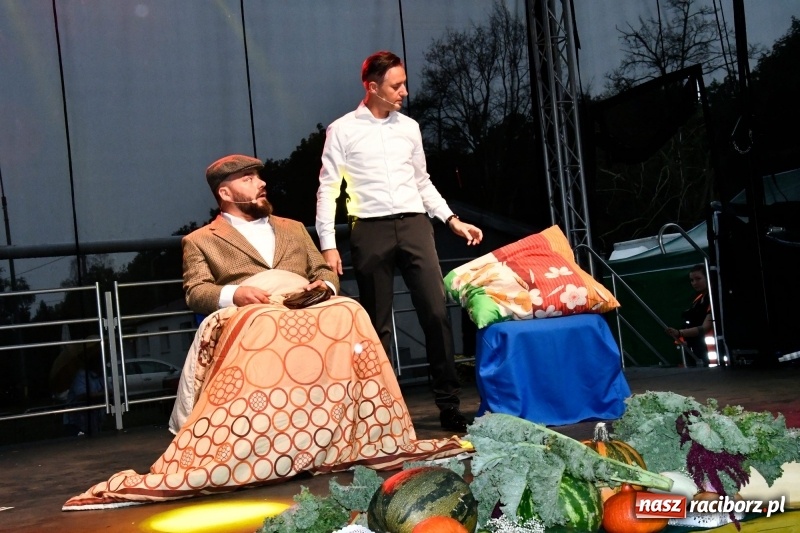 Zdjęcie w galerii na portalu naszraciborz.pl: Kabaret Młodych Panów na finał Dni Kuźni Raciborskiej wiadomości z regionu