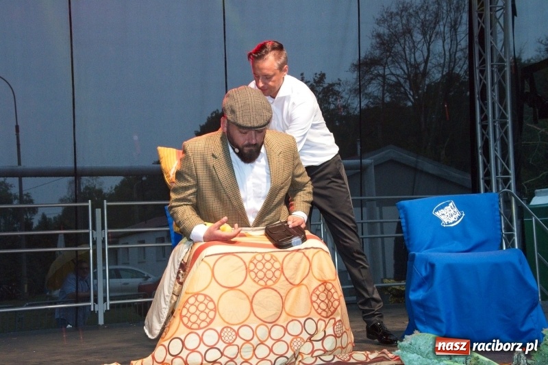 Zdjęcie w galerii na portalu naszraciborz.pl: Kabaret Młodych Panów na finał Dni Kuźni Raciborskiej wiadomości z regionu