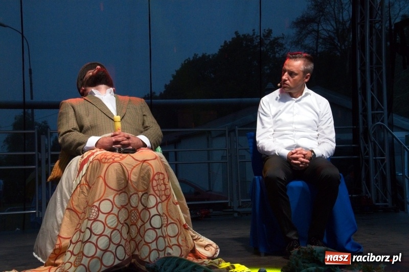 Zdjęcie w galerii na portalu naszraciborz.pl: Kabaret Młodych Panów na finał Dni Kuźni Raciborskiej wiadomości z regionu