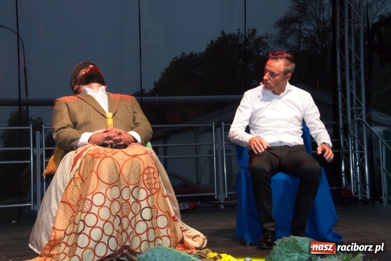 Zdjęcie w galerii na portalu naszraciborz.pl: Kabaret Młodych Panów na finał Dni Kuźni Raciborskiej wiadomości z regionu