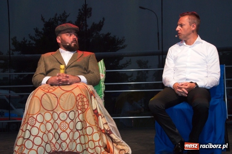 Zdjęcie w galerii na portalu naszraciborz.pl: Kabaret Młodych Panów na finał Dni Kuźni Raciborskiej wiadomości z regionu