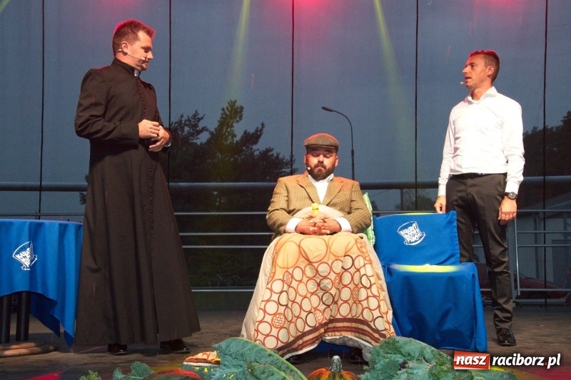 Zdjęcie w galerii na portalu naszraciborz.pl: Kabaret Młodych Panów na finał Dni Kuźni Raciborskiej wiadomości z regionu