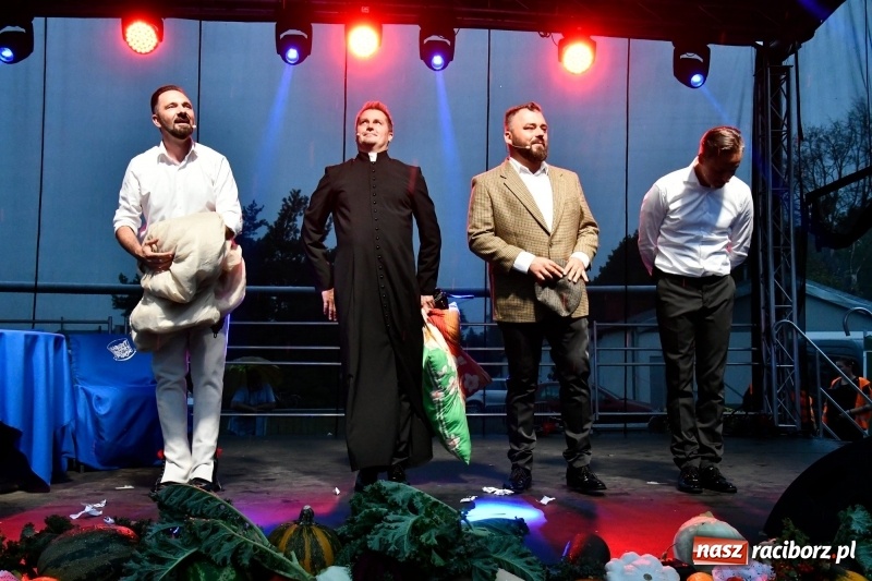 Zdjęcie w galerii na portalu naszraciborz.pl: Kabaret Młodych Panów na finał Dni Kuźni Raciborskiej wiadomości z regionu