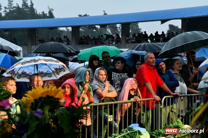 Zdjęcie w galerii na portalu naszraciborz.pl: Kabaret Młodych Panów na finał Dni Kuźni Raciborskiej wiadomości z regionu