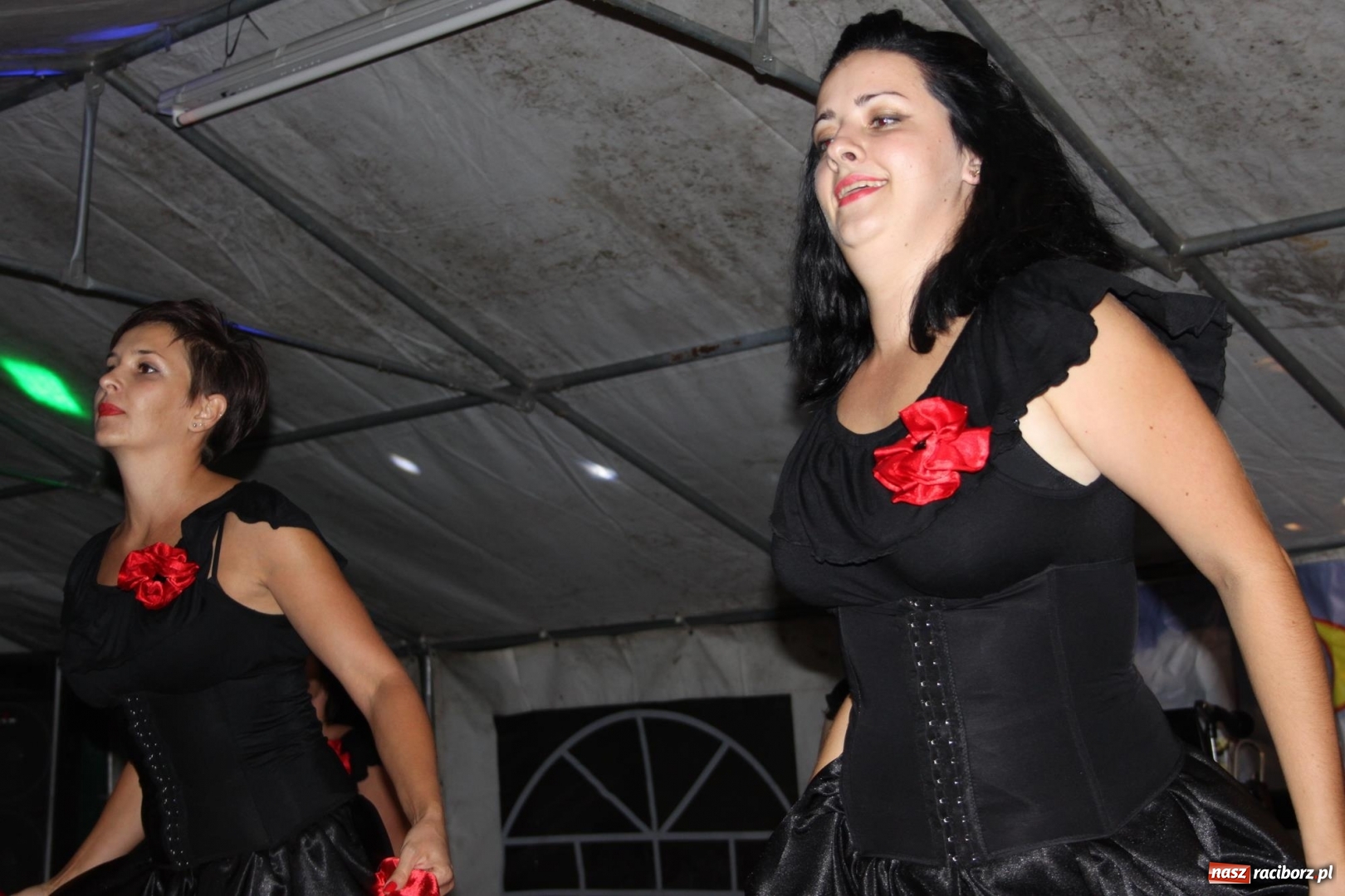 Zdjęcie w galerii na portalu naszraciborz.pl: Ulewa nie przeszkodziła w zabawie dożynkowej w Wojnowicach  wiadomości z regionu