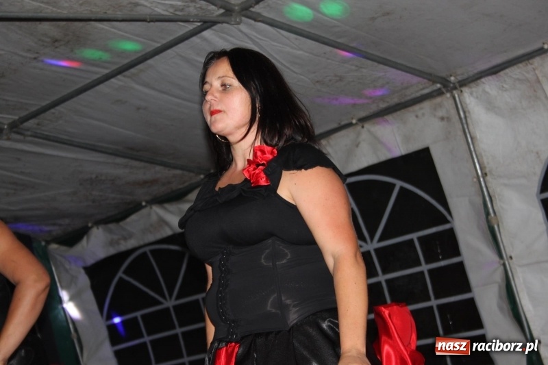 Zdjęcie w galerii na portalu naszraciborz.pl: Ulewa nie przeszkodziła w zabawie dożynkowej w Wojnowicach  wiadomości z regionu