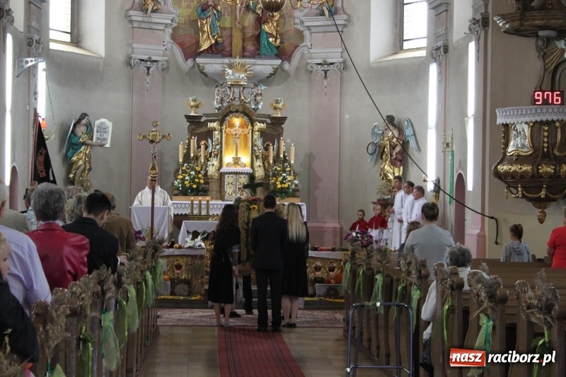 Zdjęcie w galerii na portalu naszraciborz.pl: Ulewa nie przeszkodziła w zabawie dożynkowej w Wojnowicach  wiadomości z regionu