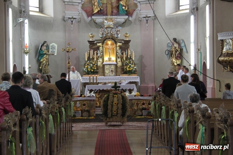 Zdjęcie w galerii na portalu naszraciborz.pl: Ulewa nie przeszkodziła w zabawie dożynkowej w Wojnowicach  wiadomości z regionu