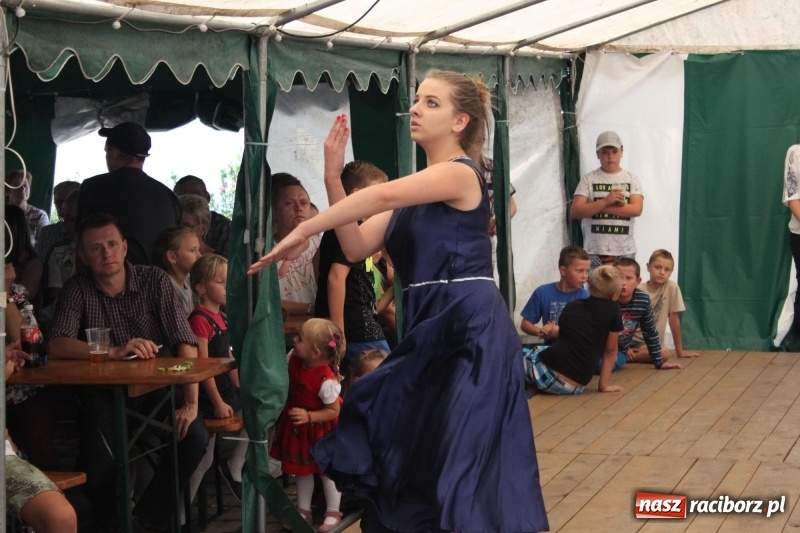 Zdjęcie w galerii na portalu naszraciborz.pl: Ulewa nie przeszkodziła w zabawie dożynkowej w Wojnowicach  wiadomości z regionu