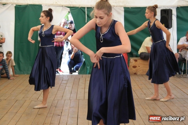 Zdjęcie w galerii na portalu naszraciborz.pl: Ulewa nie przeszkodziła w zabawie dożynkowej w Wojnowicach  wiadomości z regionu