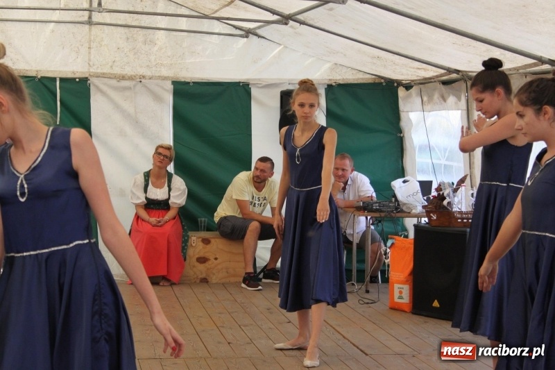 Zdjęcie w galerii na portalu naszraciborz.pl: Ulewa nie przeszkodziła w zabawie dożynkowej w Wojnowicach  wiadomości z regionu