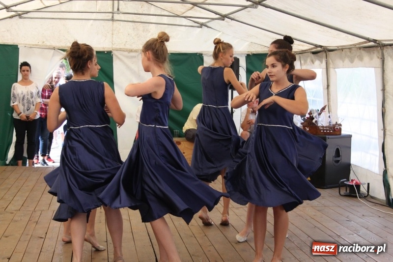 Zdjęcie w galerii na portalu naszraciborz.pl: Ulewa nie przeszkodziła w zabawie dożynkowej w Wojnowicach  wiadomości z regionu