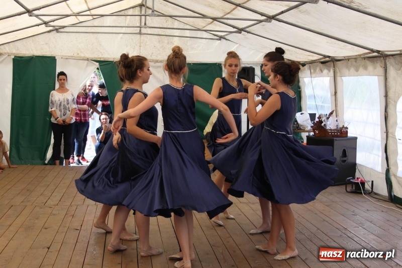 Zdjęcie w galerii na portalu naszraciborz.pl: Ulewa nie przeszkodziła w zabawie dożynkowej w Wojnowicach  wiadomości z regionu