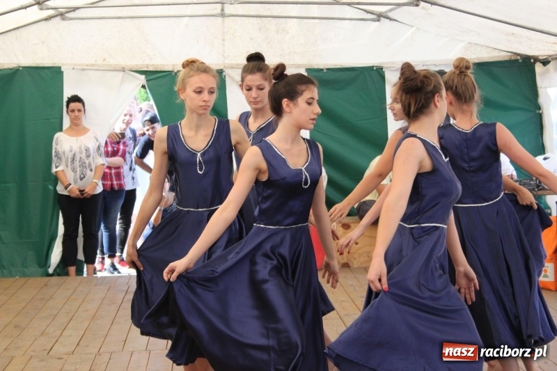 Zdjęcie w galerii na portalu naszraciborz.pl: Ulewa nie przeszkodziła w zabawie dożynkowej w Wojnowicach  wiadomości z regionu