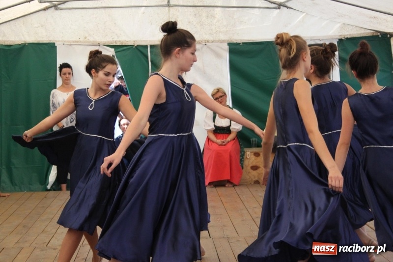 Zdjęcie w galerii na portalu naszraciborz.pl: Ulewa nie przeszkodziła w zabawie dożynkowej w Wojnowicach  wiadomości z regionu