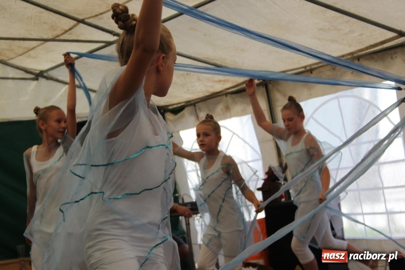 Zdjęcie w galerii na portalu naszraciborz.pl: Ulewa nie przeszkodziła w zabawie dożynkowej w Wojnowicach  wiadomości z regionu