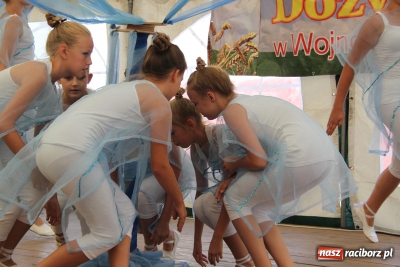 Zdjęcie w galerii na portalu naszraciborz.pl: Ulewa nie przeszkodziła w zabawie dożynkowej w Wojnowicach  wiadomości z regionu