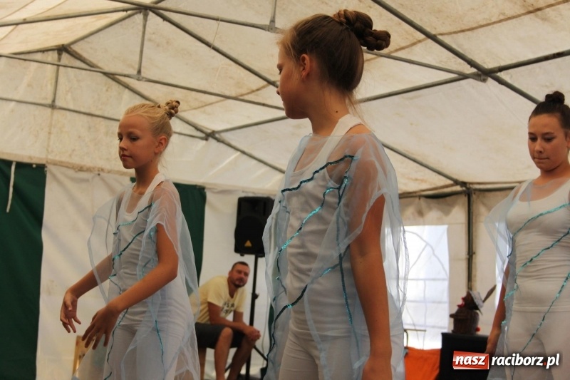 Zdjęcie w galerii na portalu naszraciborz.pl: Ulewa nie przeszkodziła w zabawie dożynkowej w Wojnowicach  wiadomości z regionu