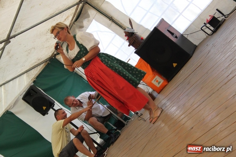 Zdjęcie w galerii na portalu naszraciborz.pl: Ulewa nie przeszkodziła w zabawie dożynkowej w Wojnowicach  wiadomości z regionu