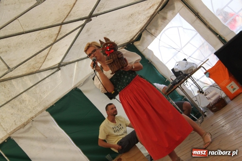 Zdjęcie w galerii na portalu naszraciborz.pl: Ulewa nie przeszkodziła w zabawie dożynkowej w Wojnowicach  wiadomości z regionu