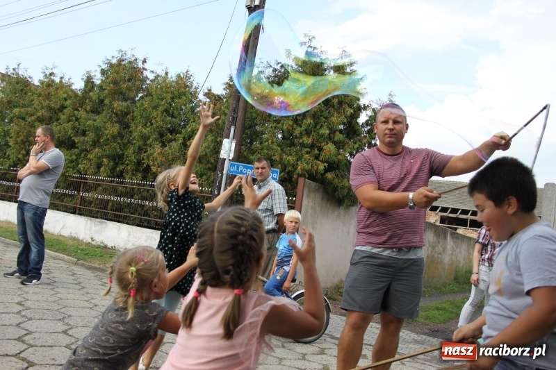 Zdjęcie w galerii na portalu naszraciborz.pl: Ulewa nie przeszkodziła w zabawie dożynkowej w Wojnowicach  wiadomości z regionu