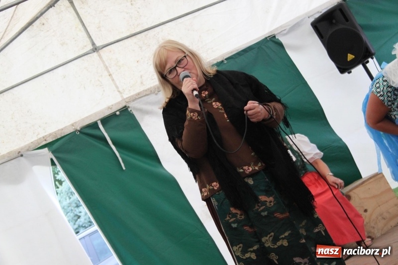 Zdjęcie w galerii na portalu naszraciborz.pl: Ulewa nie przeszkodziła w zabawie dożynkowej w Wojnowicach  wiadomości z regionu