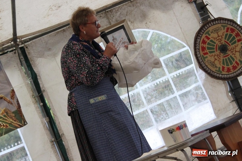 Zdjęcie w galerii na portalu naszraciborz.pl: Ulewa nie przeszkodziła w zabawie dożynkowej w Wojnowicach  wiadomości z regionu