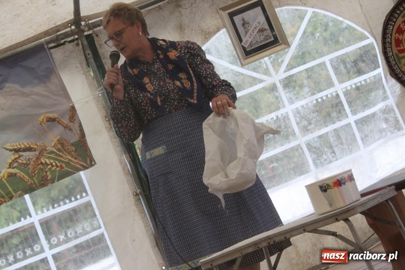 Zdjęcie w galerii na portalu naszraciborz.pl: Ulewa nie przeszkodziła w zabawie dożynkowej w Wojnowicach  wiadomości z regionu