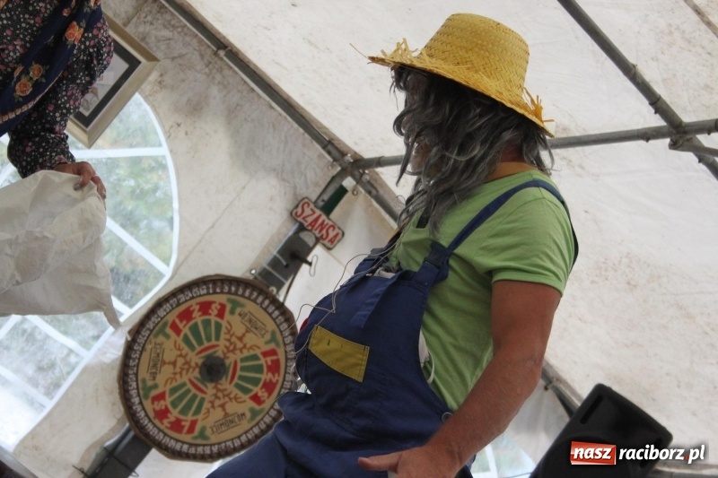 Zdjęcie w galerii na portalu naszraciborz.pl: Ulewa nie przeszkodziła w zabawie dożynkowej w Wojnowicach  wiadomości z regionu