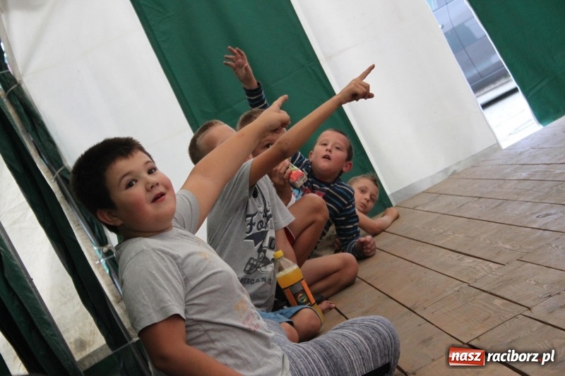 Zdjęcie w galerii na portalu naszraciborz.pl: Ulewa nie przeszkodziła w zabawie dożynkowej w Wojnowicach  wiadomości z regionu