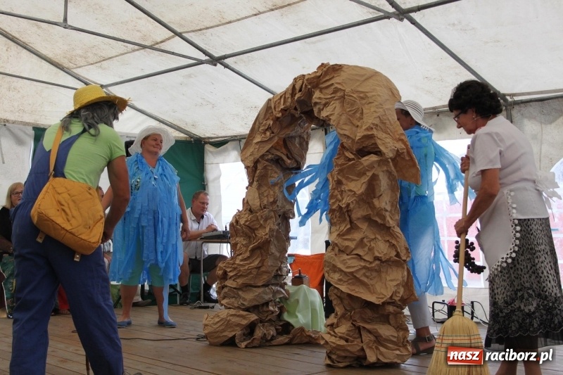 Zdjęcie w galerii na portalu naszraciborz.pl: Ulewa nie przeszkodziła w zabawie dożynkowej w Wojnowicach  wiadomości z regionu