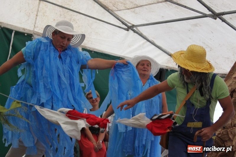 Zdjęcie w galerii na portalu naszraciborz.pl: Ulewa nie przeszkodziła w zabawie dożynkowej w Wojnowicach  wiadomości z regionu