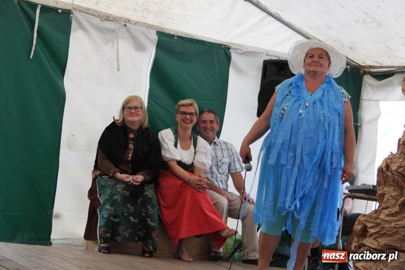 Zdjęcie w galerii na portalu naszraciborz.pl: Ulewa nie przeszkodziła w zabawie dożynkowej w Wojnowicach  wiadomości z regionu