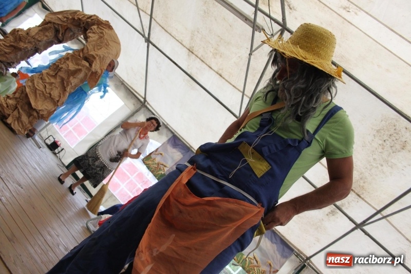 Zdjęcie w galerii na portalu naszraciborz.pl: Ulewa nie przeszkodziła w zabawie dożynkowej w Wojnowicach  wiadomości z regionu