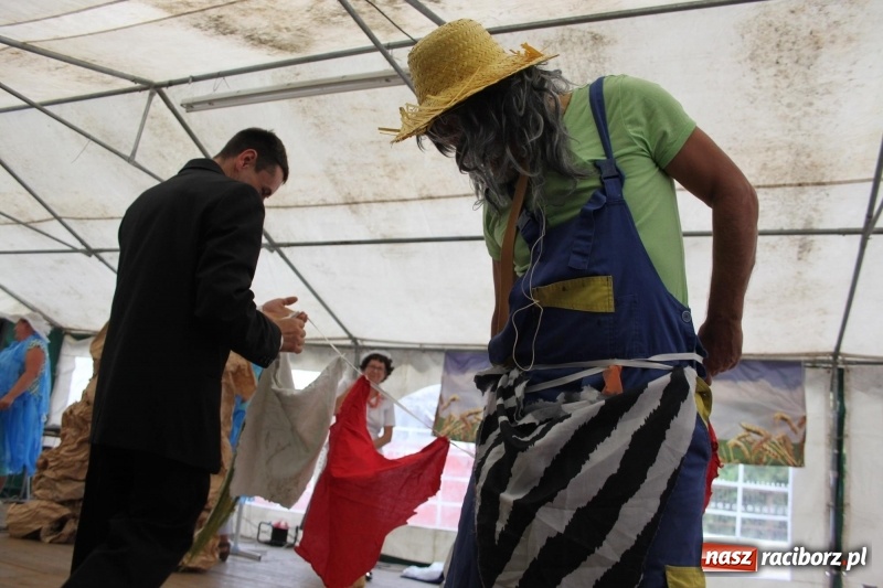 Zdjęcie w galerii na portalu naszraciborz.pl: Ulewa nie przeszkodziła w zabawie dożynkowej w Wojnowicach  wiadomości z regionu
