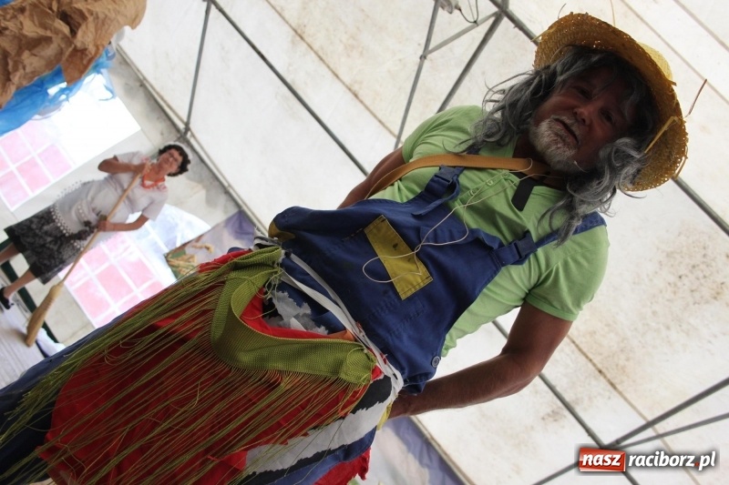 Zdjęcie w galerii na portalu naszraciborz.pl: Ulewa nie przeszkodziła w zabawie dożynkowej w Wojnowicach  wiadomości z regionu