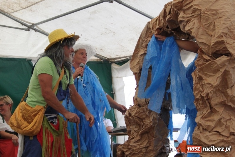 Zdjęcie w galerii na portalu naszraciborz.pl: Ulewa nie przeszkodziła w zabawie dożynkowej w Wojnowicach  wiadomości z regionu