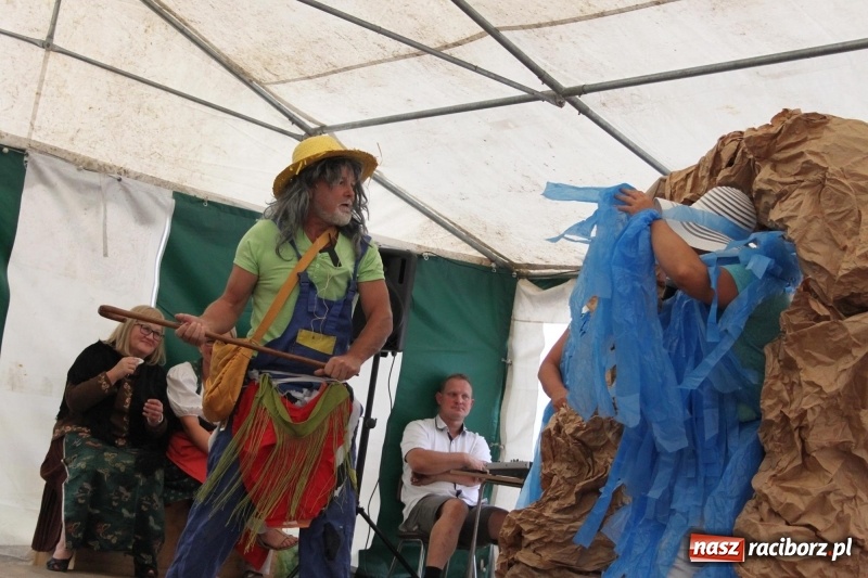 Zdjęcie w galerii na portalu naszraciborz.pl: Ulewa nie przeszkodziła w zabawie dożynkowej w Wojnowicach  wiadomości z regionu