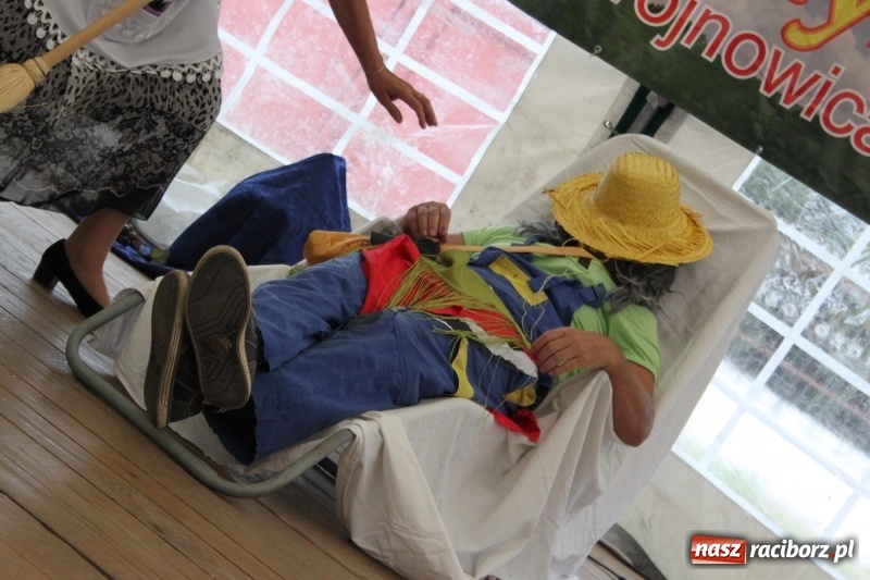 Zdjęcie w galerii na portalu naszraciborz.pl: Ulewa nie przeszkodziła w zabawie dożynkowej w Wojnowicach  wiadomości z regionu